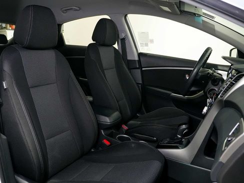 Used 2017 Hyundai Elantra GT FWD image 24