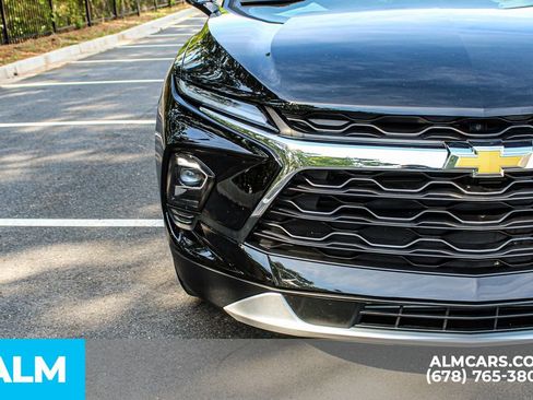 Used 2025 Chevrolet Blazer LT FWD image 12
