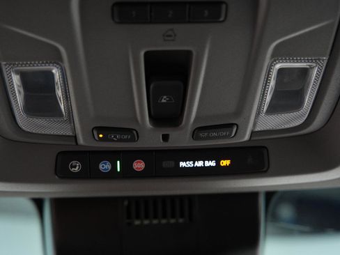 Used 2024 GMC Sierra 2500 SLT w/ SLT Convenience Package image 39