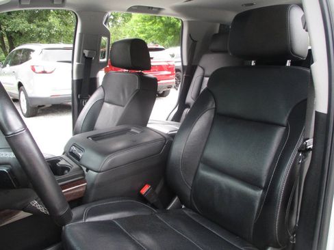 Used 2019 GMC Yukon SLT w/ Premium Edition AWD/4WD image 22