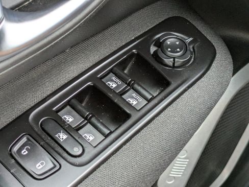 Used 2021 Jeep Renegade Latitude AWD/4WD image 16
