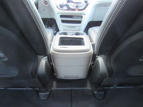 Used 2024 Chrysler Pacifica Touring-L image 29