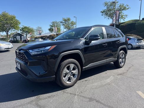 Used 2025 Toyota RAV4 XLE FWD image 3