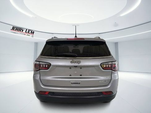 Used 2020 Jeep Compass Latitude FWD image 4