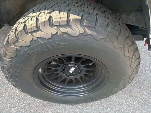 Used 2020 Toyota Tacoma TRD Off-Road w/ TRD Premium Off Road Package image 2