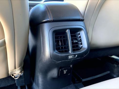 Used 2018 Jeep Cherokee Limited FWD image 33
