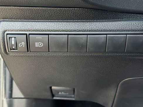 Used 2025 Toyota Corolla SE image 22