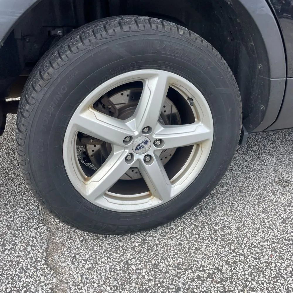 Used 2017 Ford Explorer XLT w/ Equipment Group 202A AWD/4WD image 19