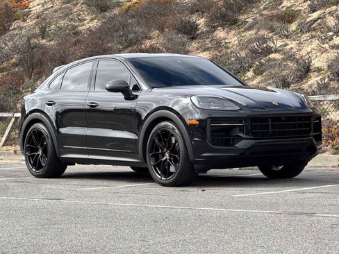 Certified 2025 Porsche Cayenne GTS image 10