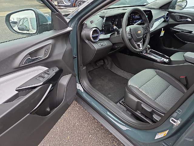 New 2026 Chevrolet Trax LT w/ LT Convenience Package FWD image 10