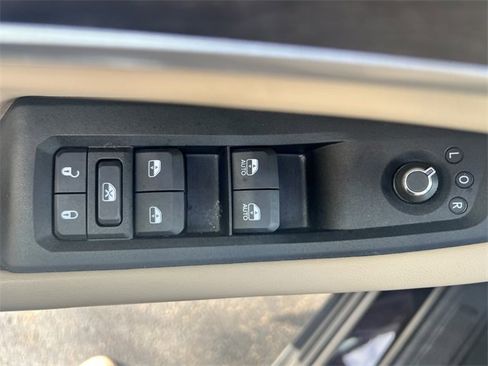 Used 2023 Jeep Grand Cherokee L Limited image 51