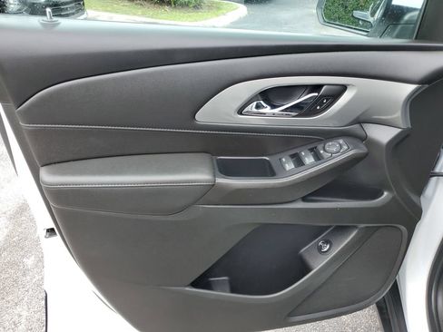 Used 2022 Chevrolet Traverse LT FWD image 16