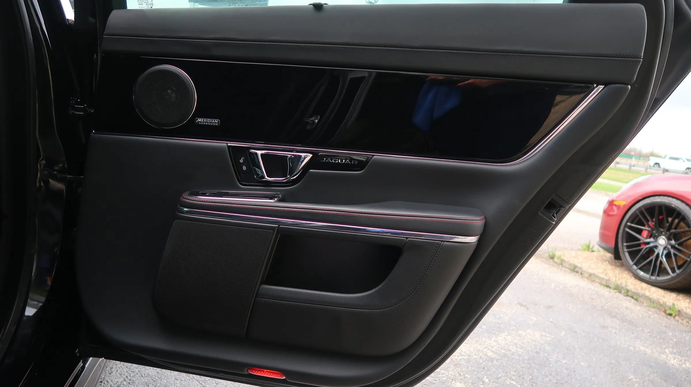 Used 2014 Jaguar XJ R LWB RWD image 48