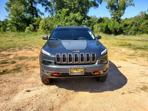 Used 2017 Jeep Cherokee Trailhawk w/ Comfort/Convenience Group image 40