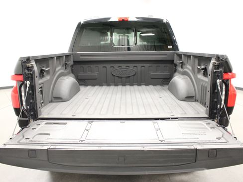 Used 2022 Ford F150 Lightning Lariat image 13