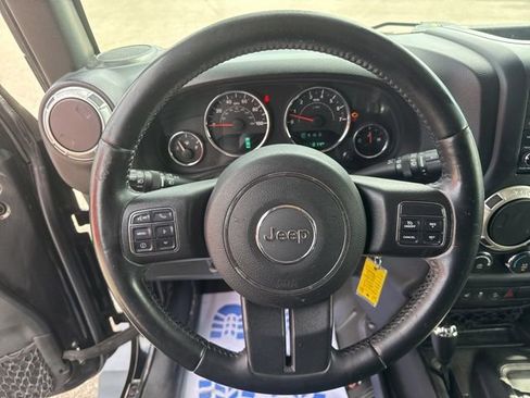 Used 2017 Jeep Wrangler Unlimited Sahara w/ Connectivity Group AWD/4WD image 26