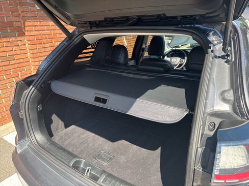 Used 2019 Jeep Cherokee Limited w/ Luxury Group AWD/4WD image 39