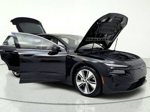 Used 2025 Audi A6 e-tron Premium Plus w/ Premium Plus RWD image 11