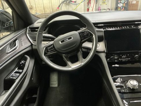 Used 2023 Jeep Grand Cherokee Overland AWD/4WD image 17