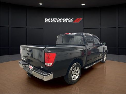 Used 2015 Nissan Titan SV image 4