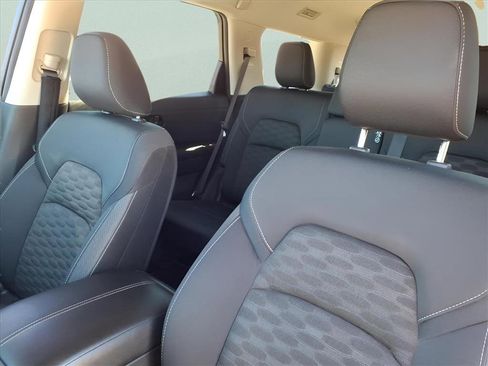 Used 2024 Nissan Pathfinder SV image 15