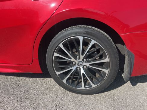 Used 2019 Toyota Camry SE image 8