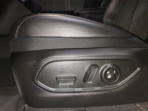 Used 2025 Jeep Grand Cherokee L Altitude image 18