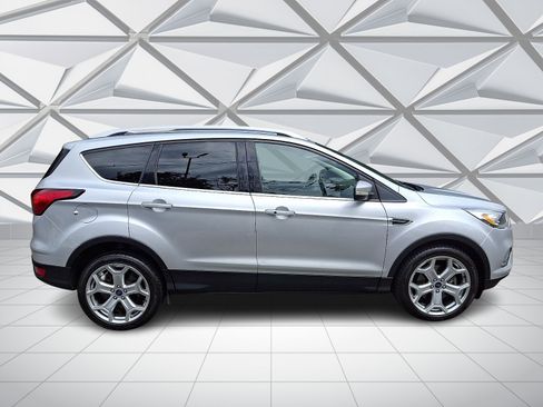Used 2019 Ford Escape Titanium AWD/4WD image 12