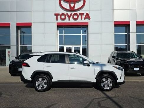 Used 2025 Toyota RAV4 XLE AWD/4WD image 5