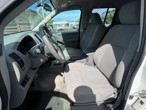 Used 2018 Nissan Frontier SV RWD image 25