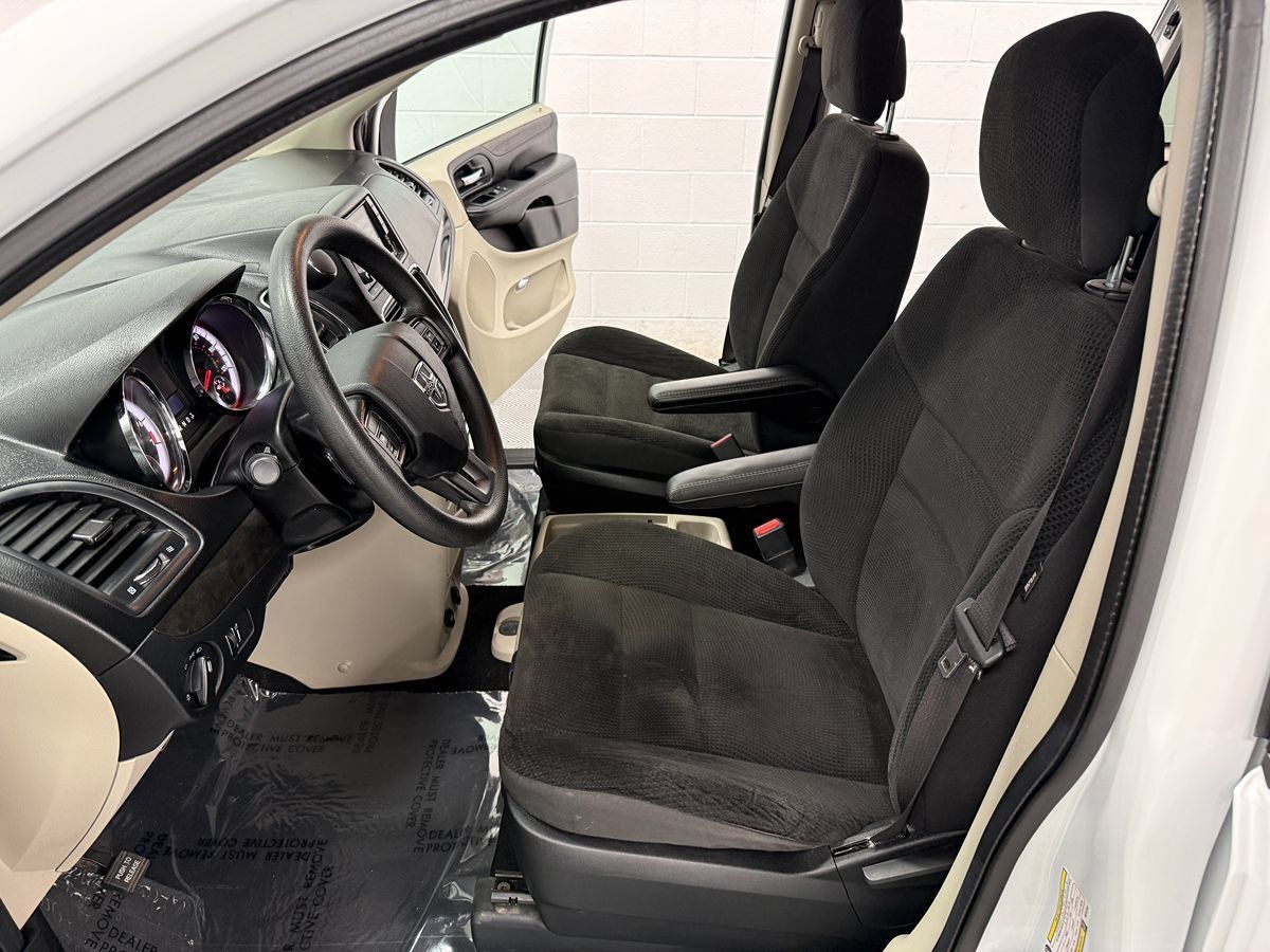 Used 2019 Dodge Grand Caravan SE FWD image 10