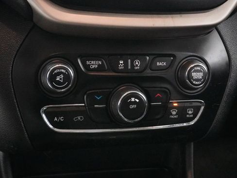 Used 2015 Jeep Cherokee Latitude w/ Cold Weather Group image 25