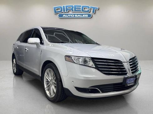 Used 2019 Lincoln MKT AWD image 1