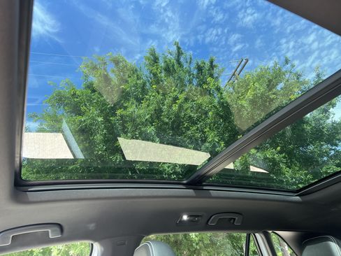Certified 2023 Volkswagen Atlas Cross Sport SE w/ Panoramic Sunroof Package FWD image 25