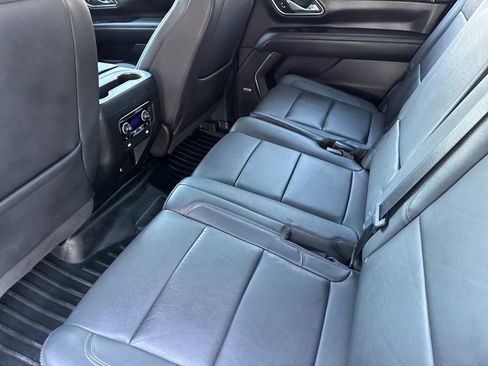 Used 2023 Chevrolet Suburban Z71 w/ Luxury Package AWD/4WD image 12