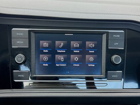 Used 2023 Volkswagen Jetta SE FWD image 9