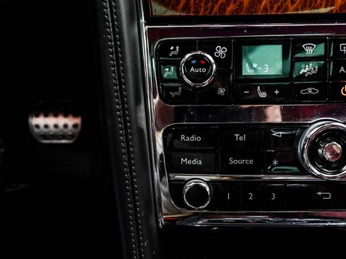 Used 2018 Bentley Mulsanne RWD image 29