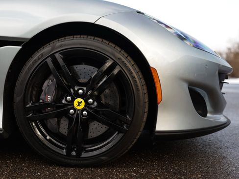 Used 2019 Ferrari Portofino image 3