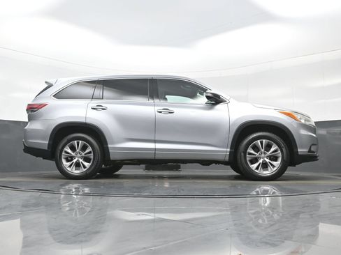 Used 2014 Toyota Highlander Plus FWD image 30
