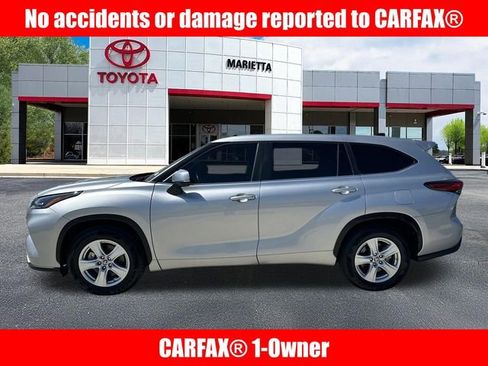 Used 2023 Toyota Highlander LE image 2
