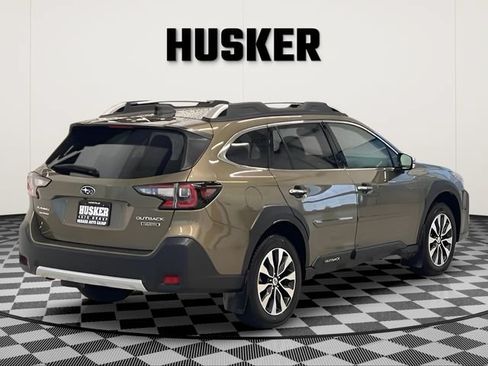 Used 2023 Subaru Outback Touring AWD/4WD image 4