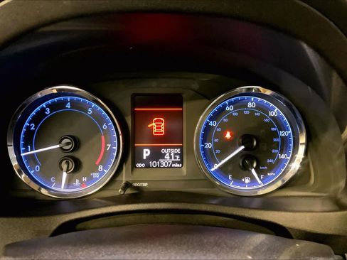 Used 2017 Toyota Corolla LE image 25