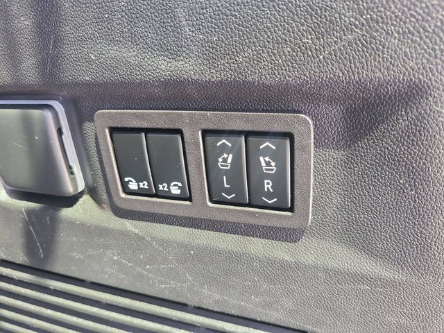 Used 2023 GMC Yukon Denali AWD/4WD image 11