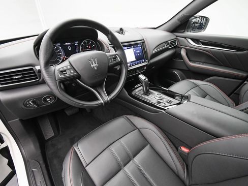 New 2024 Maserati Levante GT Ultima image 12