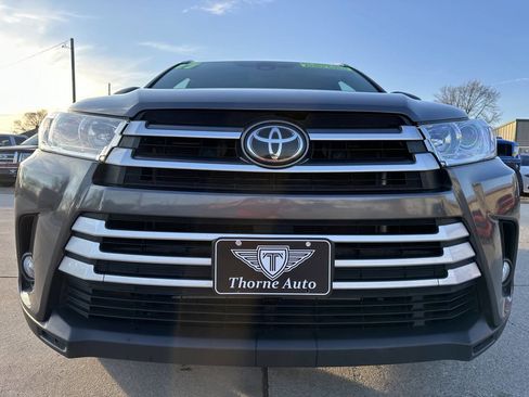 Used 2017 Toyota Highlander XLE image 11