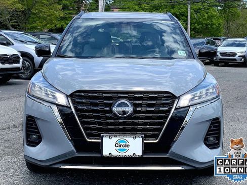 Used 2023 Nissan Kicks SR w/ SR Premium Package FWD image 3