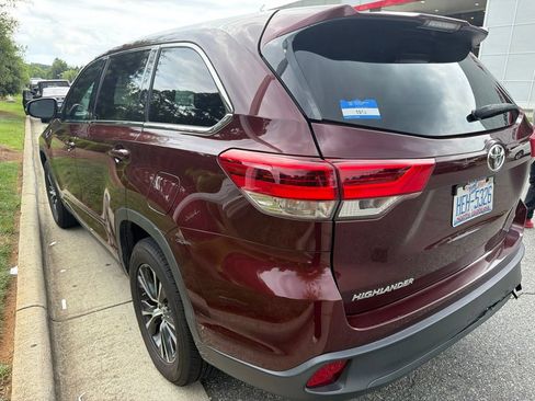 Used 2019 Toyota Highlander LE FWD image 10