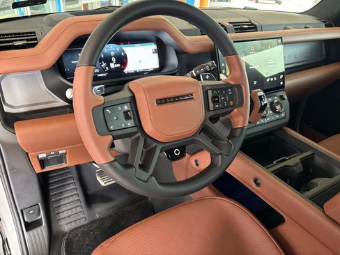 Used 2026 Land Rover Defender 110 image 25