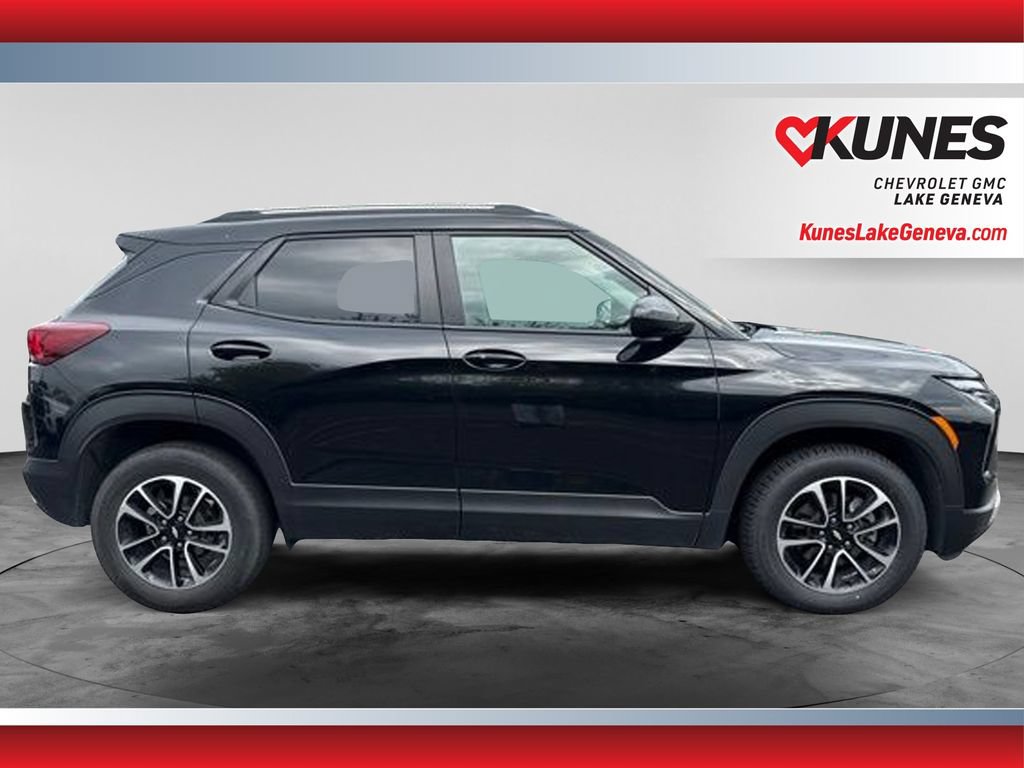 Used 2025 Chevrolet TrailBlazer LT AWD/4WD image 3