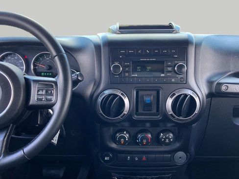 Used 2016 Jeep Wrangler Unlimited Sport w/ Connectivity Group AWD/4WD image 7